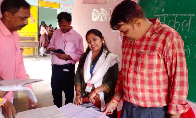 डीबीटी कार्य को अति शीघ्र करने के दिये निर्देश: बीईओ 3 photo 14 1 4