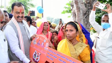 Photo of उपमुख्यमंत्री केशव प्रसाद मौर्य ने किया जालौन का दौरा, पांच लोगो को सौंपी आवास की चाभियाँ