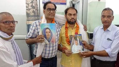 Photo of मिशन के अनुयायियों ने समाजसेवी सुमित सचान को भेट की पत्रिकाएं