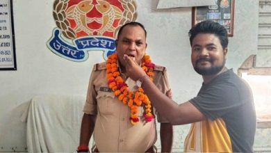 Photo of भाजपा नेता के घर हुई चोरी के खुलासे पर पुलिस कर्मियों को किया सम्मानित