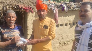 Photo of निराश्रित लोगों के बीच बांटा दिवाली गिफ्ट