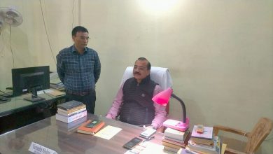 Photo of अपर जिलाधिकारी वित्त एवं राजस्व ने कलेक्ट्रेट का किया औचक निरीक्षण, लगाई फटकार