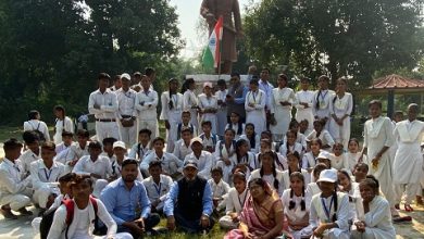 Photo of शैक्षिक भ्रमण कर बावनी इमली में श्रद्धांजलि