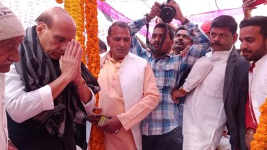 Photo of चकियाः भाभी के त्रयोदशा में शामिल होने पहुंचे देश के रक्षामंत्री राजनाथ सिंह, नम आंखों से दिये श्रद्धांजलि, महाराष्ट्रा सहित योगी सरकार के पहुंचे मंत्री व विधायक……इन्होने कहा गांव क कूल धान सुख गयल, जिसपर रक्षामंत्री ने……….