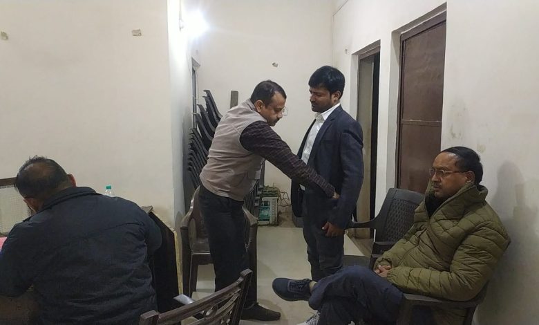 औरैया : एंटी करप्शन टीम ने 50 हजार की रिश्वत लेते बीएसए को रंगे हाथों पकड़ा 1 bsa auraiya