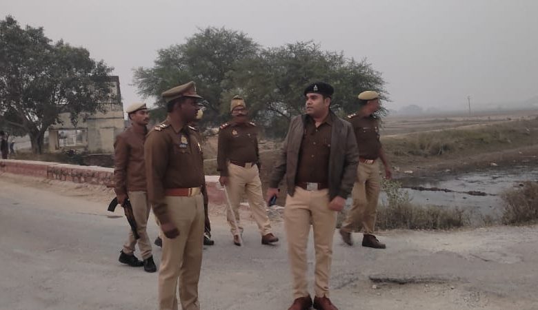 डीएपी खाद यूपी से बिहार ले जा रहे दो लोगों पर पुलिस ने मुकदमा दर्ज कर भेजा कोर्ट 3 chandauli