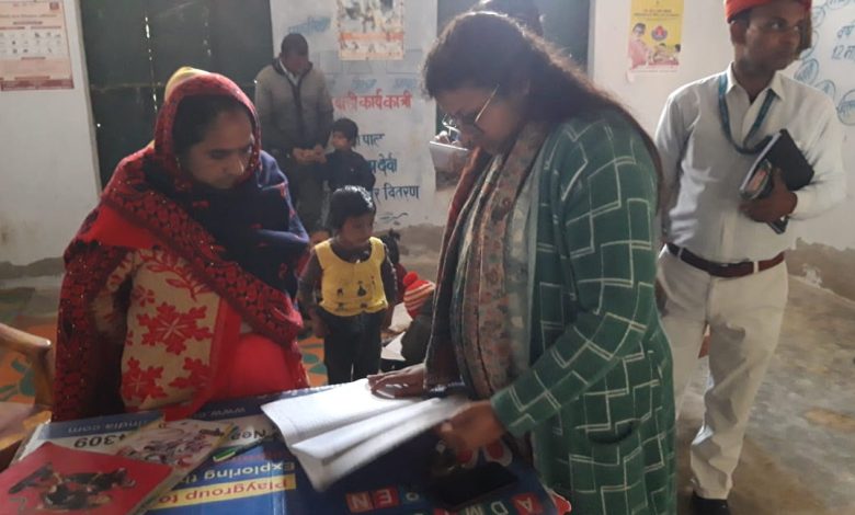 आंगनबाड़ी केन्द्र समय पर खोले जाने हेतु जिलाधिकारी ने किया निर्देशित 13 dm1 1