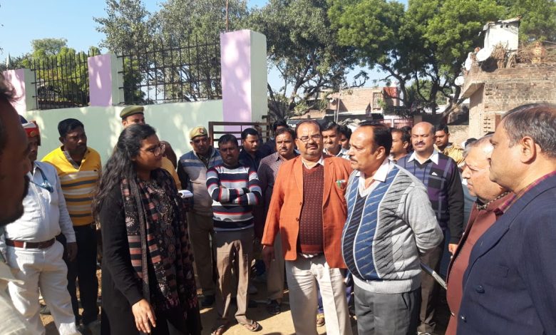 जिलाधिकारी नेहा ने रसधान गौशाला का किया निरीक्षण अवस्थाएं पाए जाने पर लगाई कड़ी फटकार 9 dm1
