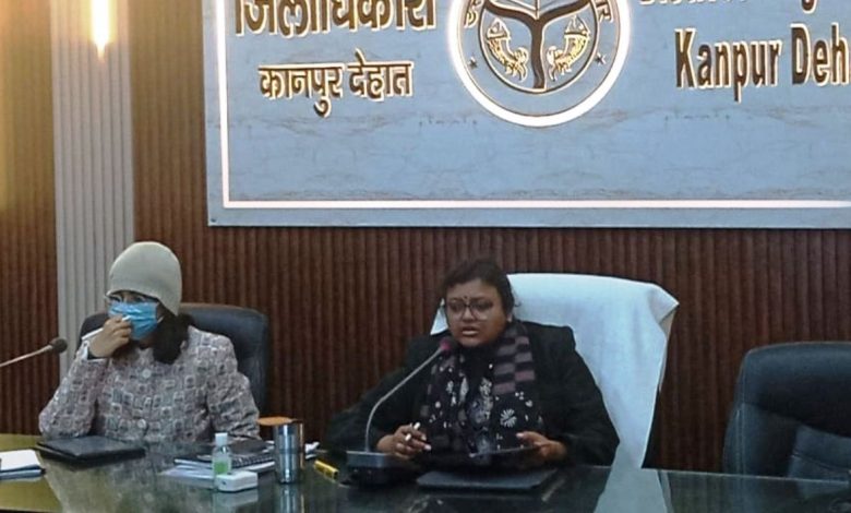 आधार सत्यापन में लाएं प्रगति, पोषण ट्रैकर एप में कराएं शत प्रतिशत फीडिंग: जिलाधिकारी 3 photo 10 1 7