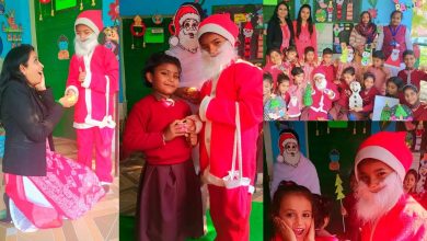Photo of प्राथमिक विद्यालय मुरारपुर में सैंटा क्लॉज ने क्रिसमस डे के उपलक्ष्य में बांटे खुशियों के उपहार