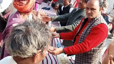 Photo of चकियाः पूर्व सीएम के निर्देश पर इस गांव में समाजवादियों ने इतने गरीबों के बीच बांटा कंबल, पूर्व विधायक ने कहा गरीबों की सेवा ही इस धरती पर……..