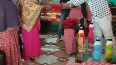 Photo of चकिया: वाह इस तरह की जाती है गरीबों की सेवा, युवा समाजसेवी ने कर दिया कमाल, सेक्टर नंबर 3 में तकरीबन दो हजार गरीब, असहायों में वितरण किया कंबल, स्वेटर, जूता, टोपी…. क्षेत्र के वर्तमान दिग्गज प्रतिनिधियों को छोड़ा पीछे..….