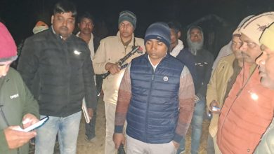Photo of चकिया में यहां लगी विकराल आग, मची अफरा-तफरी, सात झोपड़िया जलकर हुई राख, नवजात की मौत, काल की गाल में….. SDM व BDO ने……