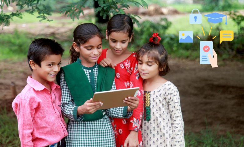 डिजिटल साक्षरता से अनभिज्ञ ग्रामीण किशोरियां 3 dijital