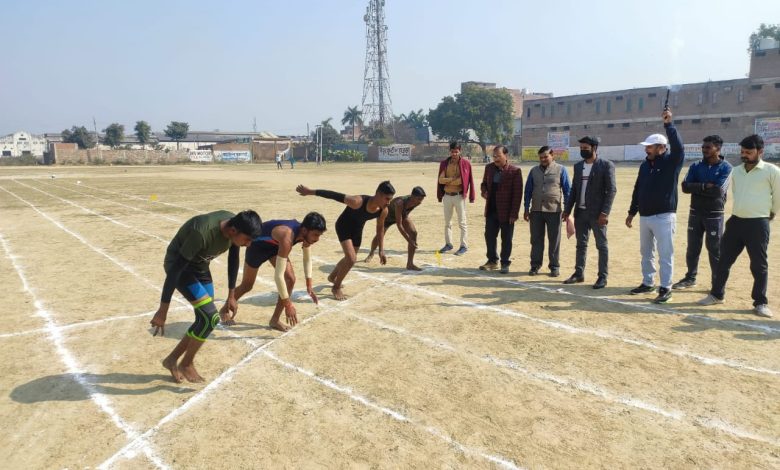 चक्का फेंक प्रतियोगिता में आस्था प्रथम, काजल कश्यप एवं आयुषी शर्मा द्वितीय एवं अंजलीदेवी तृतीय स्थान पर रही 5 photo 10 1 10