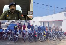 Photo of पुलिस ने 12 जुआरियों को दबोचा, करीब दो लाख रुपए, 14 मोटरसाइकिल, चार कारों एवं 12  मोबाइल फोन बरामद किए   