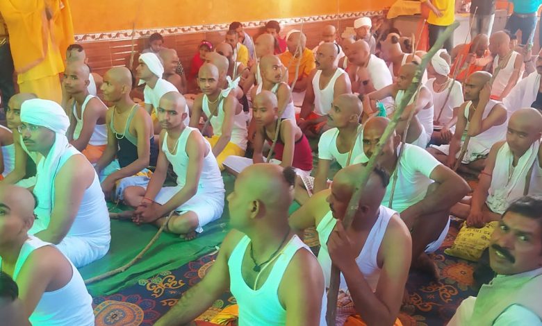 60 बटुकों को गायत्री मंत्र की दीक्षा प्रदान कर यज्ञोपवीत हुआ संपन्न 5 PHOTO 5