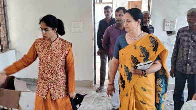 Photo of सीडीओ सौम्या ने अधूरे कार्य देख, अवर अभियंता को लगाई करारी फटकार, कारण बताओ नोटिस के दिए निर्देश