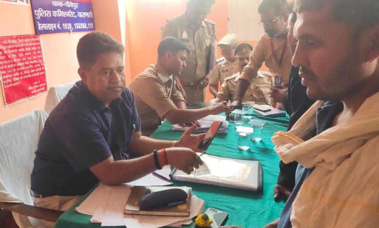 चौबेपुर थाने पर जनसुनवाई में पहुंचे नायब तहसीलदार व एसीपी सारनाथ 3 IMG 20230325 WA0064
