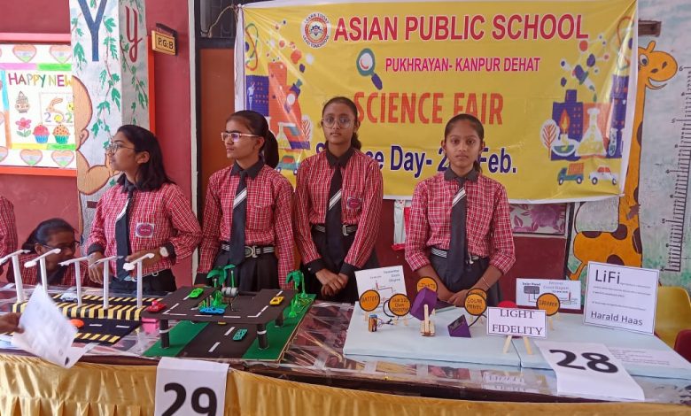 एशियन पब्लिक स्कूल में लगाई गई विज्ञान प्रदर्शनी 3 asian