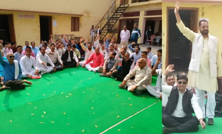माध्यमिक शिक्षकों ने मूल्यांकन केंद्र अकबरपुर इंटर कॉलेज में किया बहिष्कार 1 photo 8 1 7