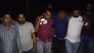 Photo of पुलिस की अंतर्राज्यीय इनामी अपराधी से हुई मुठभेड़, शातिर के हाथ एवं पैर में गोली, पढ़े पूरी खबर