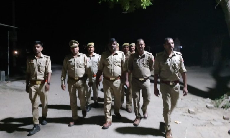 थाना इंचार्ज सुरजीत सिंह ने हमराहियों के साथ पैदल गस्त कर लोगों को सुरक्षा का अहसास दिलाया 3 IMG 20230407 WA0043