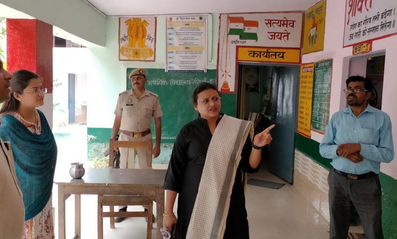 डीएम निरीक्षण : शिक्षामित्र निशा करीब 3 सितंबर से अनुपस्थित, कार्यवाही के निर्देश 5 photo 4 1 12