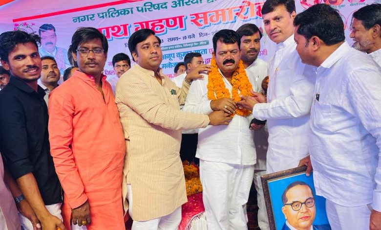 नगर पालिका परिषद के नव-निर्वाचित अध्यक्ष अनूप कुमार गुप्ता ने ली पद व गोपनीयता की शपथ 5 photo 19 1 1