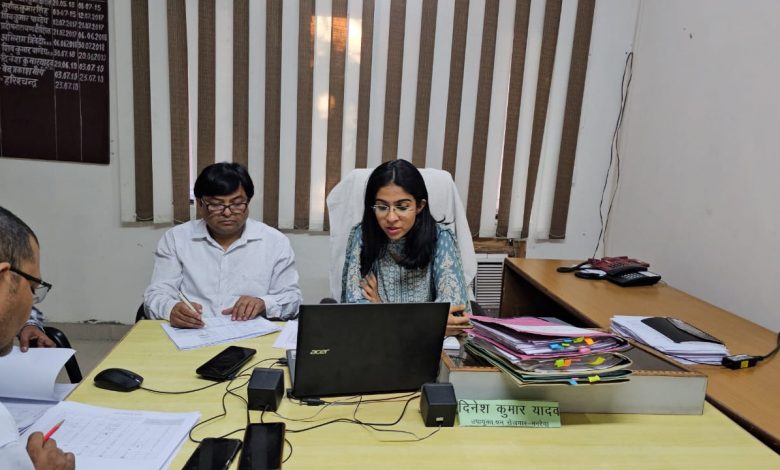आधार सीडिंग कार्य में लगातार अपेक्षित प्रगति न होने पर "सीडीओ सौम्या" ने खंड विकास अधिकारीयों को दी कठोर चेतावनी 3 photo 5 1 3