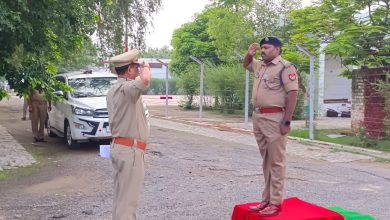 Photo of पुलिस अधीक्षक बीबी जीटीएस मूर्ति ने परेड की सलामी लेकर परेड का निरीक्षण किया