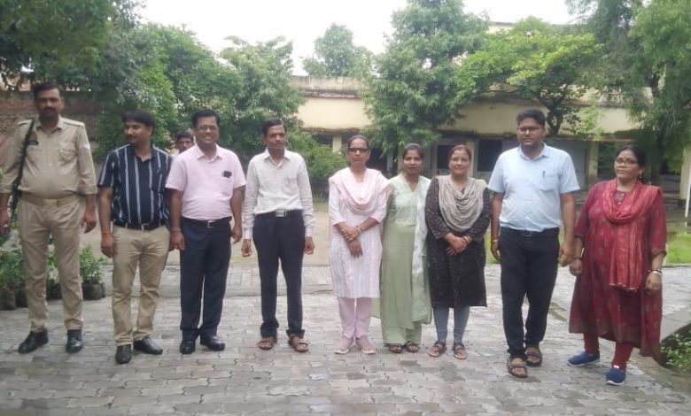 सेमेस्टर परीक्षा के अंतिम दिन स्टैटिक मजिस्ट्रेट तथा डायट प्रवक्ता ने परीक्षा का निरीक्षण किया 1 PHOTO 11
