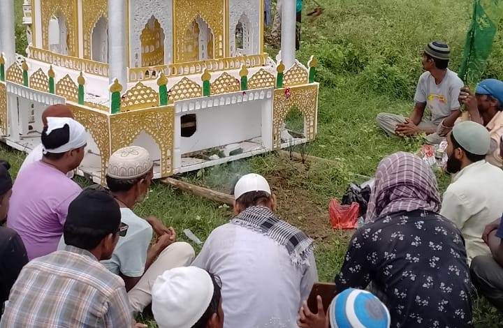 अकोढी गांव में मुहर्रम का पर्व बड़े ही शांतिपूर्ण ढंग से मनाया गया 3 photo 14 10