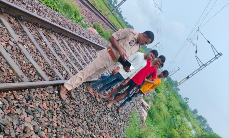 अज्ञात व्यक्ति की ट्रेन से कटने से हुई मौत 3 photo 5 2
