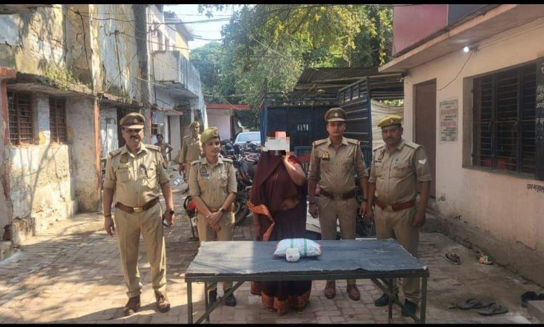 1 किलो 150 ग्राम अवैध गांजा सहित महिला गिरफ्तार 1 FB IMG 1698292571610
