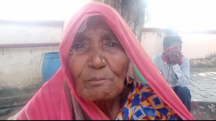 थाना प्रभारी देवेंद्र सिंह ने ऐसा क्या काम किया जिससे बुजुर्ग महिला ने सराहा और आशिर्वाद दिया, पढ़े खबर 4 IMG 20231007 WA0004