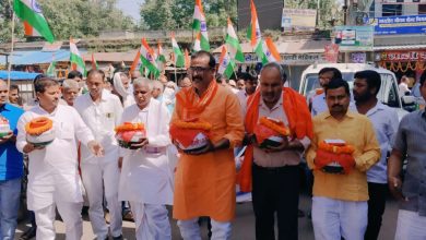 Photo of चकिया: मिट्टी को नमन, वीरों का वंदन अमृत कलश यात्रा में गूंजे देशभक्ति के नारे,  ब्लॉक प्रमुख शंभूनाथ सिंह यादव देश के शहीदों को किए नमन…..