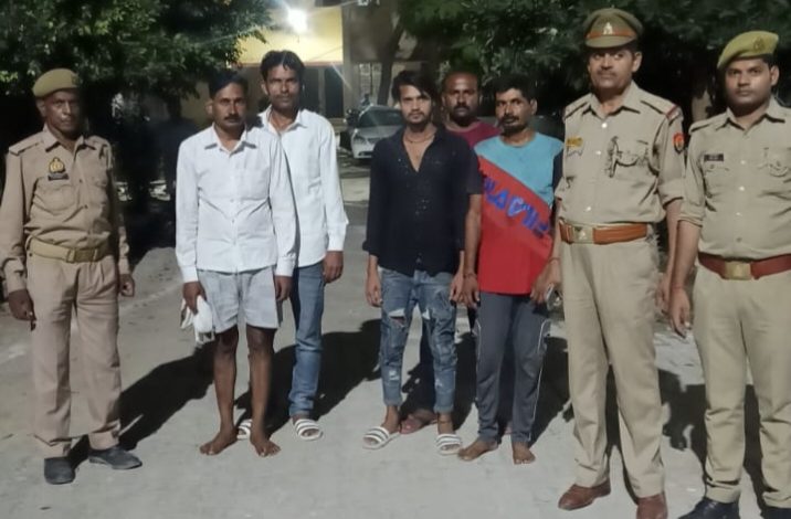 05 जुआरियों को जुआ खेलते हुए पुलिस ने दबोचा 1 IMG 20231009 091517