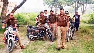 Photo of रील बना रहे यूट्यूबर युवकों की हरकत देख ग्रामीणों ने पुलिस को दी सूचना