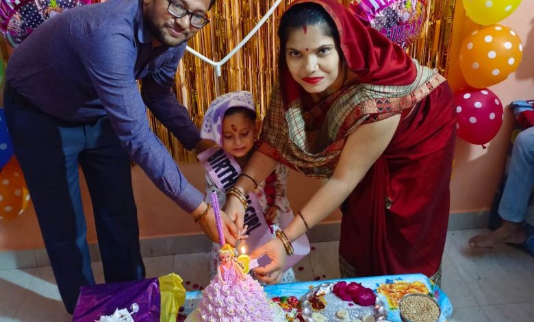लिटिल रक्षा सचान का जन्मदिन केक काटकर बड़े ही धूमधाम से मनाया गया 5 raman