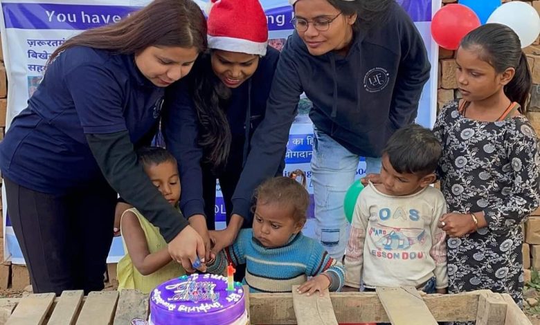 लाइफ इंस्पायरिंग फाउंडेशन (लाइफ़ एनजीओ) ने पहली वर्षगांठ व क्रिसमस वंचित बच्चों के साथ मनाया एवं जरूरतमंदों को किए कंबल वितरित 9 FB IMG 1703563570702