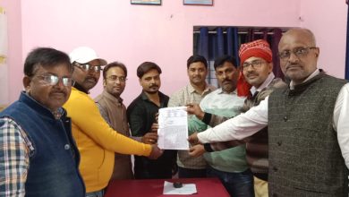Photo of ऑनलाइन हाजिरी के विरोध में शिक्षकों ने बीआरसी केंद्रों पर दिया धरना