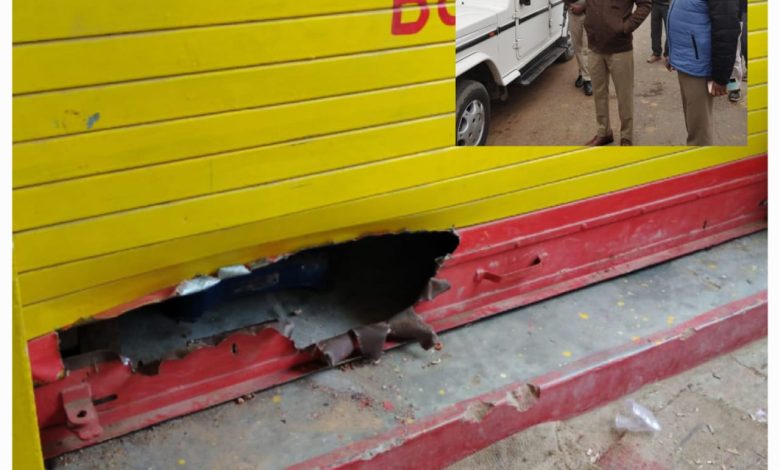 एक रात मे फफूँद मुरादगंज रोड़ तीन चोरियों से क्षेत्र मे फैली सनसनी 3 photo 34