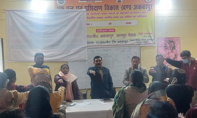 विकास खंड अकबरपुर में खंड शिक्षा अधिकारी प्रधानाध्यापक मासिक समीक्षा बैठक संपन्न 7 photo 7 1 13