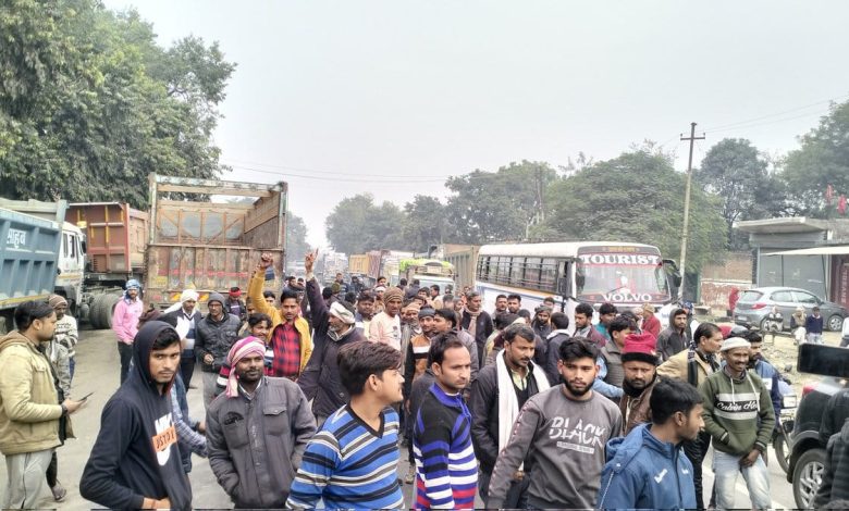 मोटर व्हीकल बिल के विरोध में ड्राइवरो ने किया चक्का जाम 3 photo 1