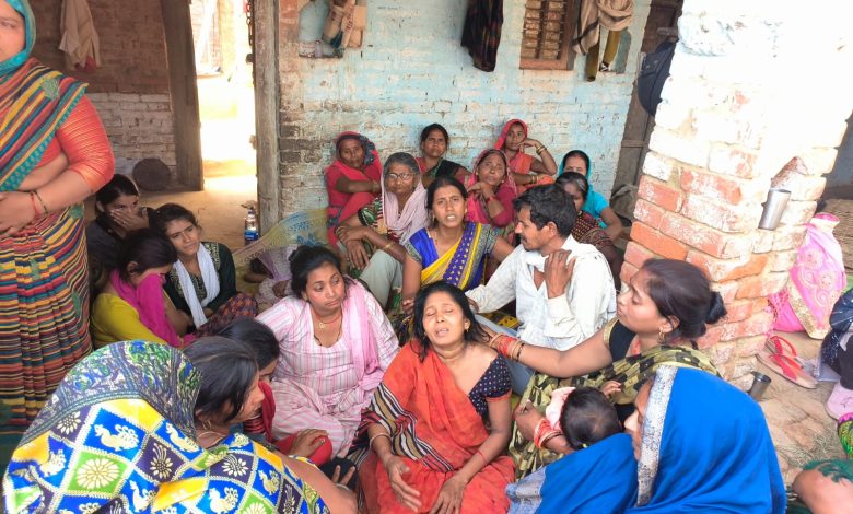 पोस्टमार्टम के बाद गांव पहुंचे तीनों छात्रों के शव, लोगों की नम हुई आंखें 5 b1492651 08fe 4ac9 811c 7965e37b4ca9