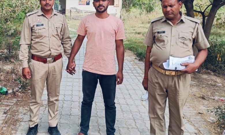 सोशल मीडिया पर अवैध तमंचा लहराते हुए फोटो वायरल करना युवक को पड़ा भारी,पुलिस ने अवैध तमंचा कारतूस संग भेजा जेल 3 81d38a15 ba7b 43fc 8bfd b368802bf306