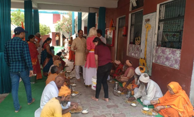 एशियन पब्लिक स्कूल में भागवत कथा समापन उपरान्त विशाल भंडारे का आयोजन 5 photo 10 1 2