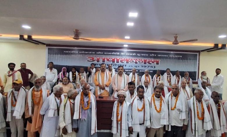 क्षेत्रीय अध्यक्ष प्रकाश पाल के नेतृत्व में भाजपाइयों ने निकाला मौन जुलूस 7 6759dda5 adf6 457e 9aa1 3d66426a79d3