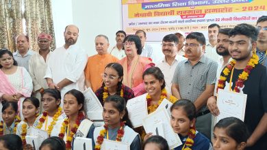 Photo of मेधावी छात्र-छात्राओं को टैबलेट एवं प्रशस्ति पत्र किये गए वितरित